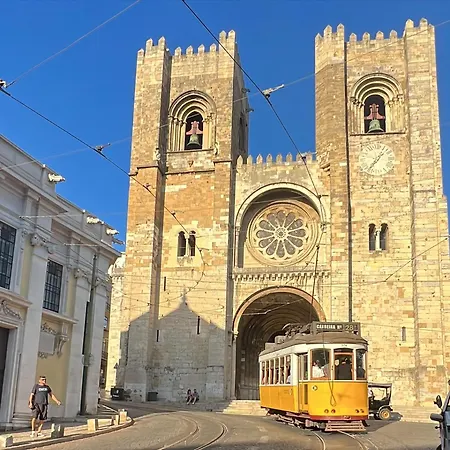 Com Patio Em Frente * Paço de Arcos