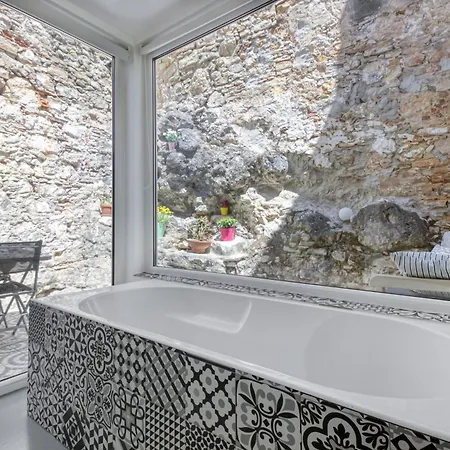 Com Patio Em Frente * Paço de Arcos