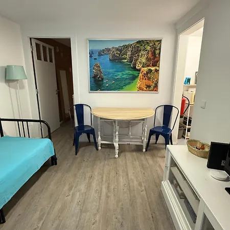 Com Patio Em Frente *